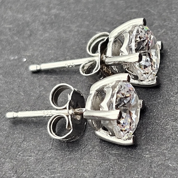 Sterling silver Cubic Zirconia Earrings - Picture 5 of 8